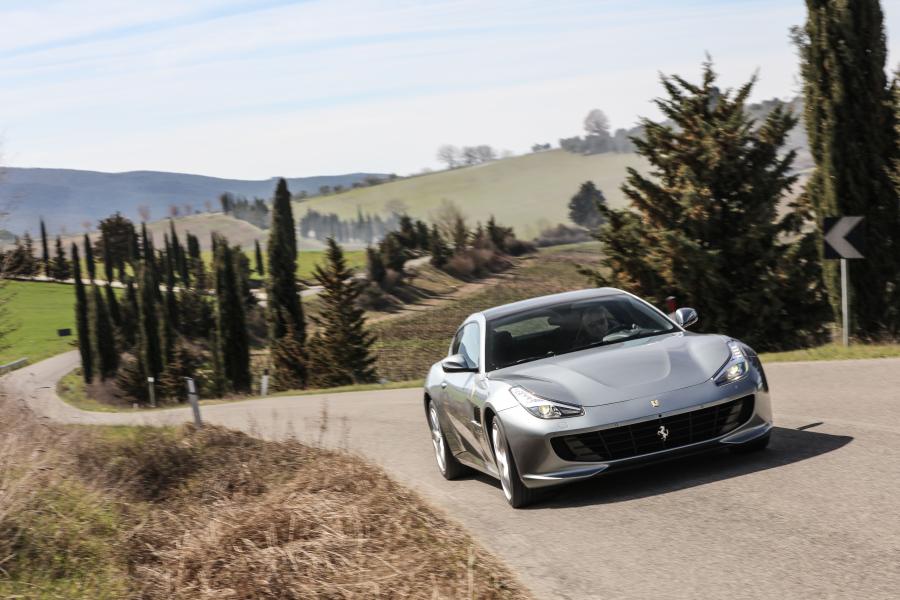  Ferrari GTC4Lusso T 2016 года  (фото 10 из 37)